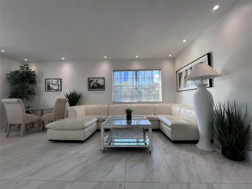Picture of 601 SE 5Th Ct 301, Fort Lauderdale FL 33301