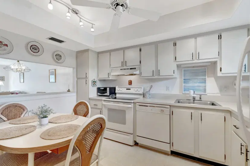Picture of 3154 Via Poinciana 211, Lake Worth FL 33467