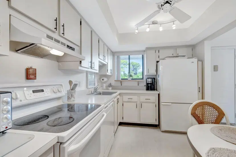 Picture of 3154 Via Poinciana 211, Lake Worth FL 33467