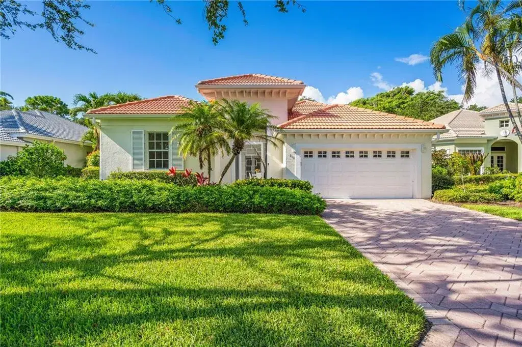 Picture of 919 Island Club Square, Vero Beach, FL 32963