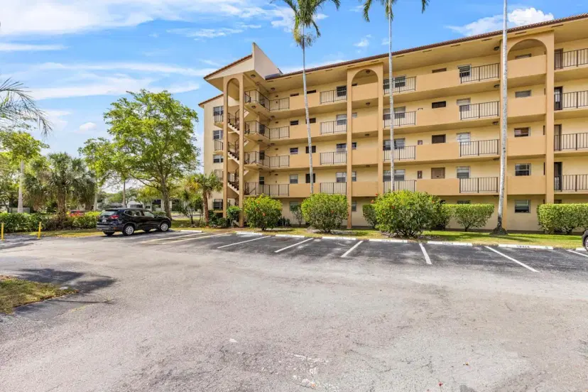 Picture of 3905 N Nob Hill Road 300, Sunrise FL 33351
