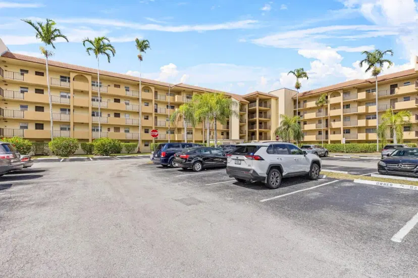 Picture of 3905 N Nob Hill Road 300, Sunrise FL 33351