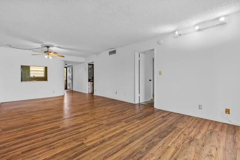Picture of 3905 N Nob Hill Road 300, Sunrise FL 33351