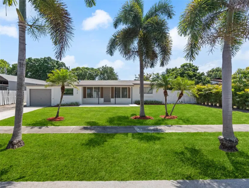 Picture of 818 Fairway Dr, Plantation FL 33317