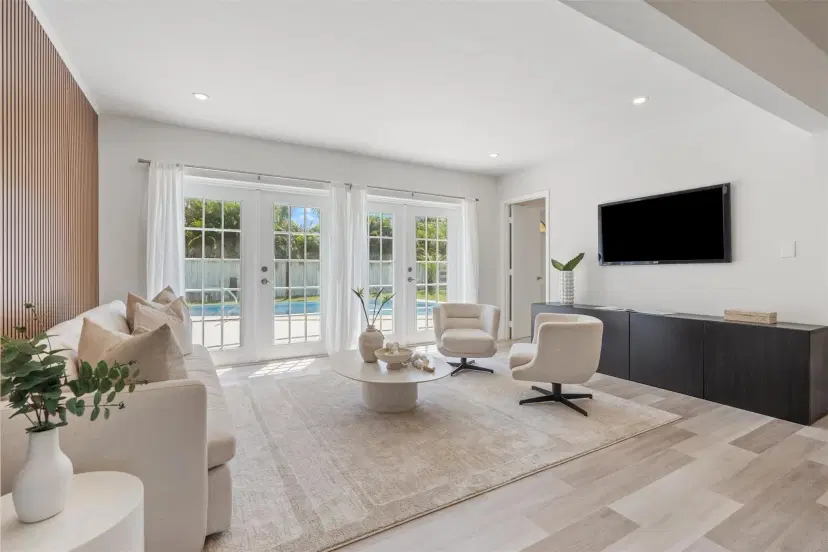 Picture of 818 Fairway Dr, Plantation FL 33317