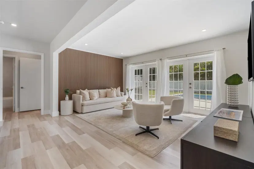 Picture of 818 Fairway Dr, Plantation FL 33317