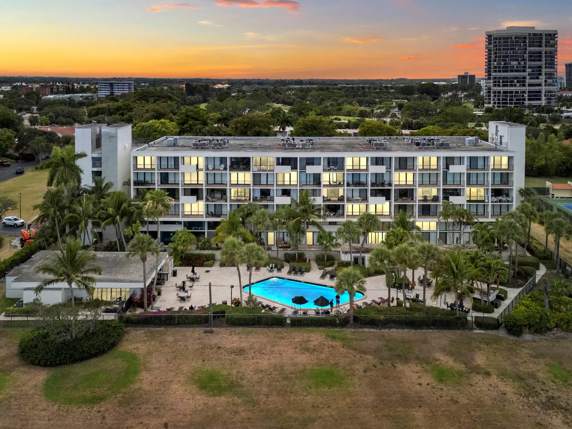 Picture of 1830 Embassy Drive 607, West Palm Beach, FL 33401