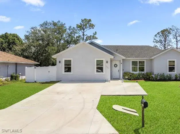Picture of 27257 Pinecrest Ln, Bonita Springs FL 34135