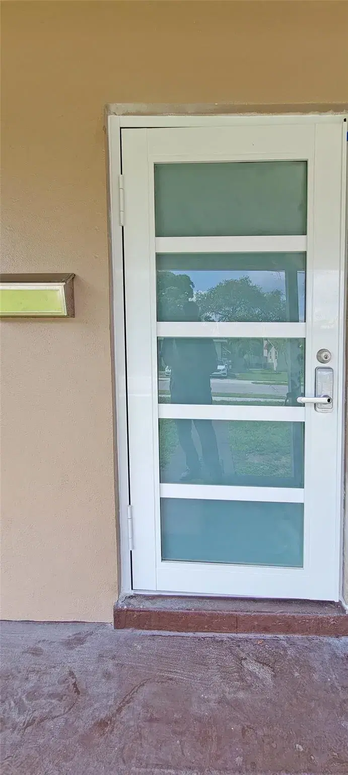 Picture of 660 NE 35Th St, Oakland Park, FL 33334