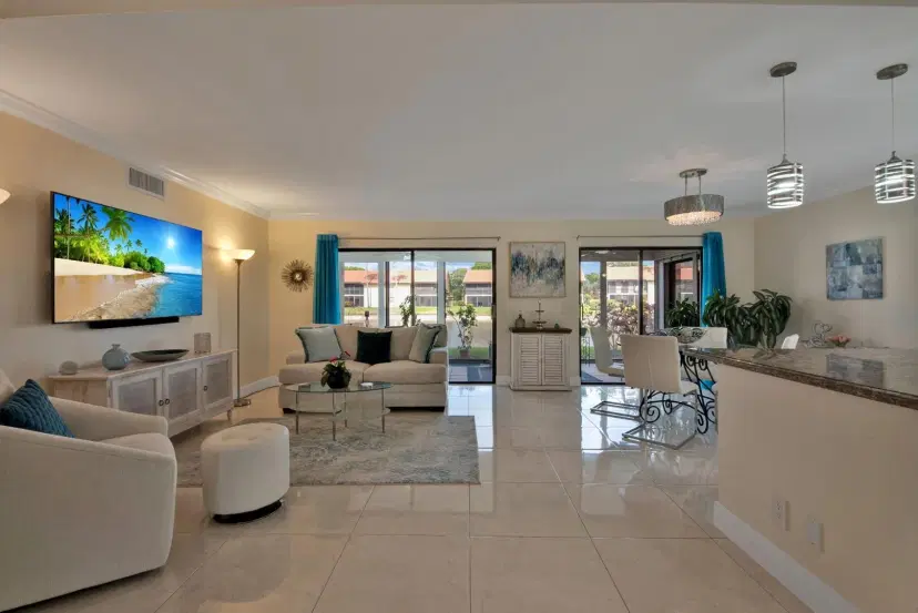 Picture of 10223 N Circle Lake Drive 102, Boynton Beach FL 33437