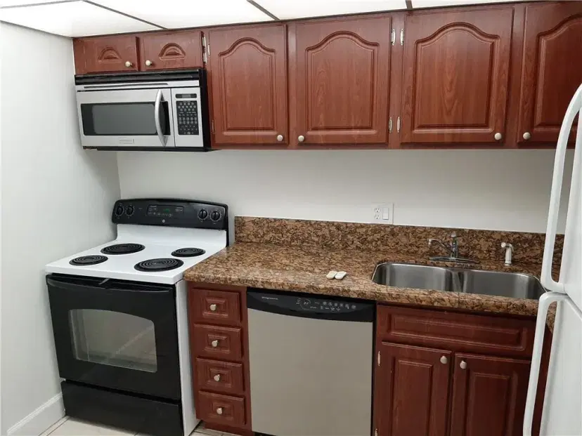 Picture of 3650 Inverrary Dr 3Q, Lauderhill FL 33319