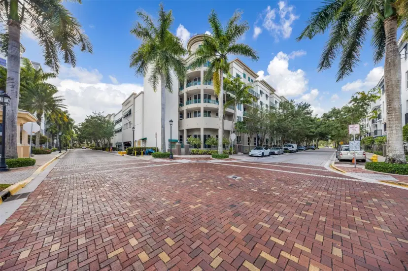 Picture of 510 NW 84Th Ave 420, Plantation FL 33324