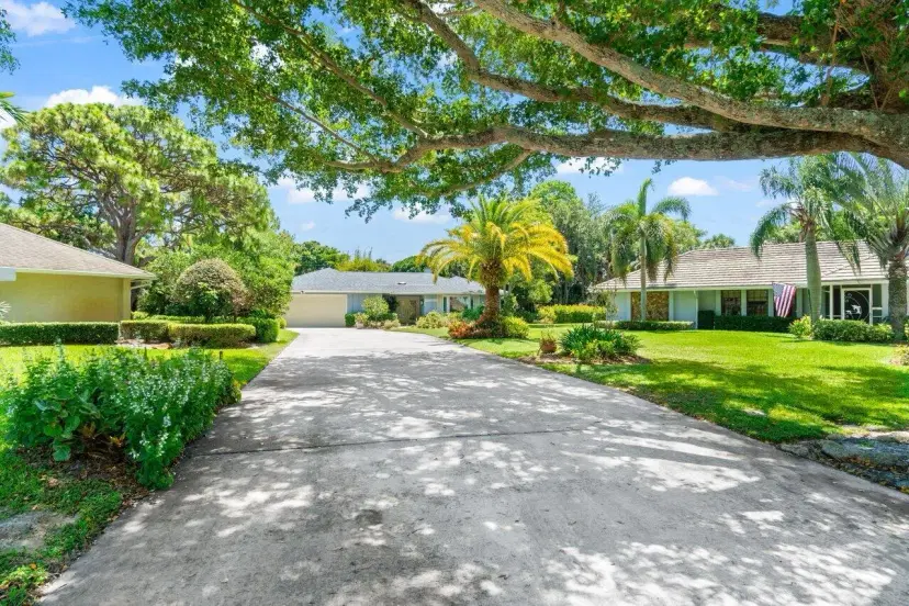 Picture of 9028 Gardens Glen Circle, Palm Beach Gardens FL 33418
