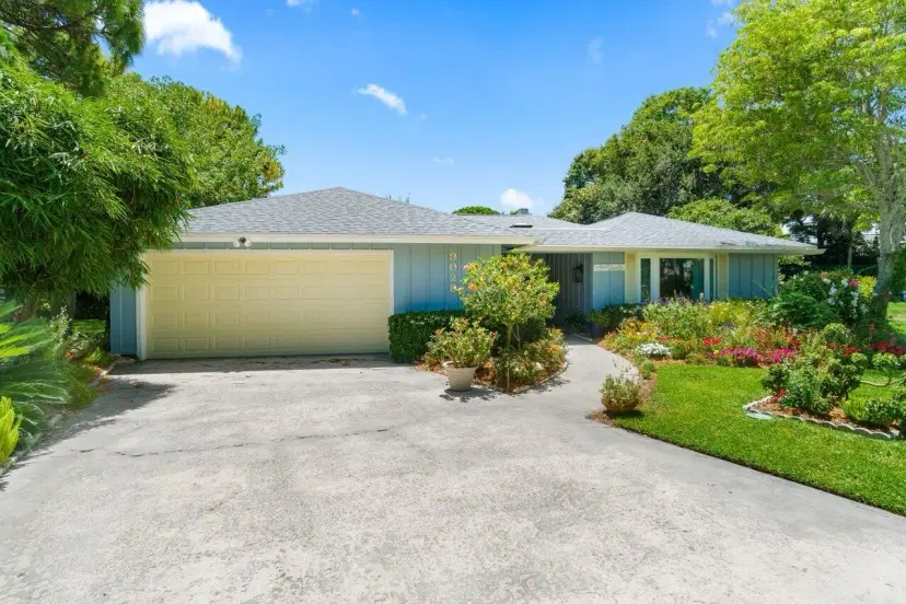 Picture of 9028 Gardens Glen Circle, Palm Beach Gardens FL 33418