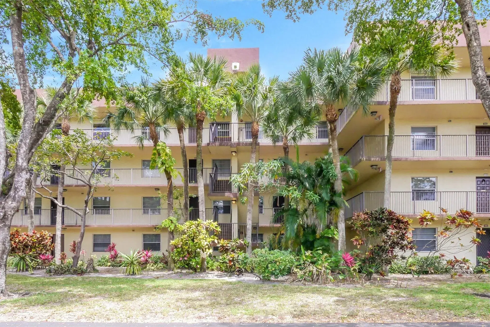 Picture of 3161 NW 47Th Ter 205, Lauderdale Lakes, FL 33319