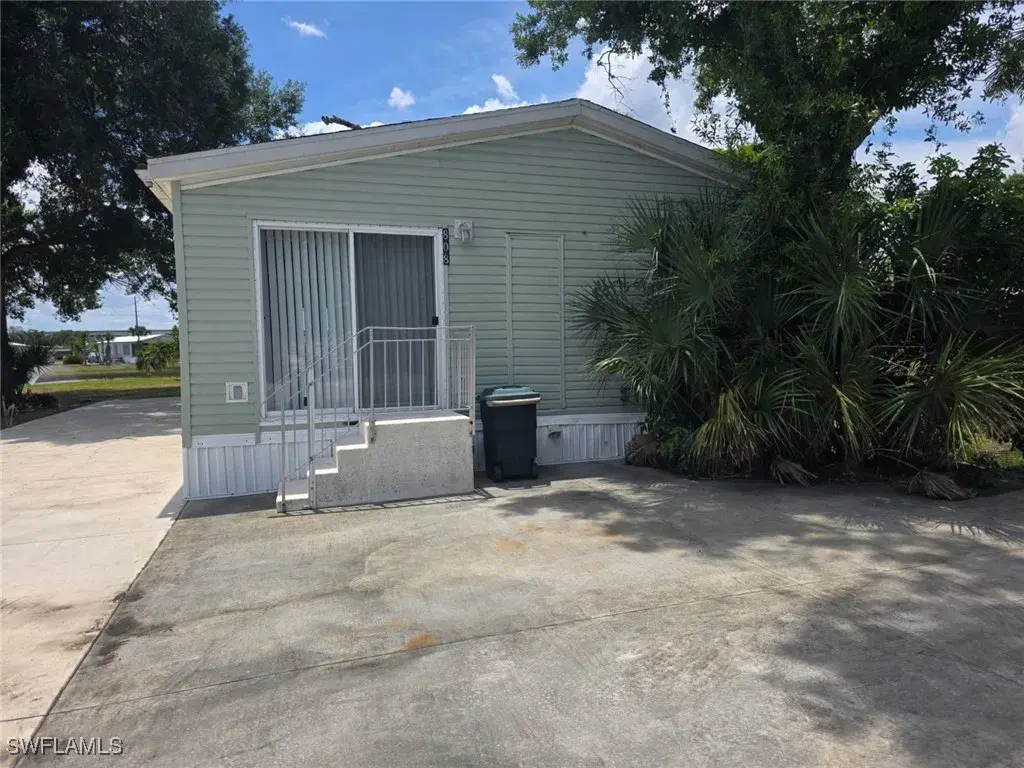 Picture of 808 Renn Dr Nw, Moore Haven, FL 33471