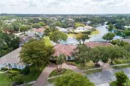 Picture of 7996 Beaumont Ct, Naples, FL 34109