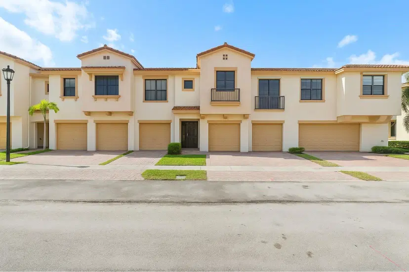 Picture of 4716 N Grand Cypress Cir N 4716, Coconut Creek FL 33073
