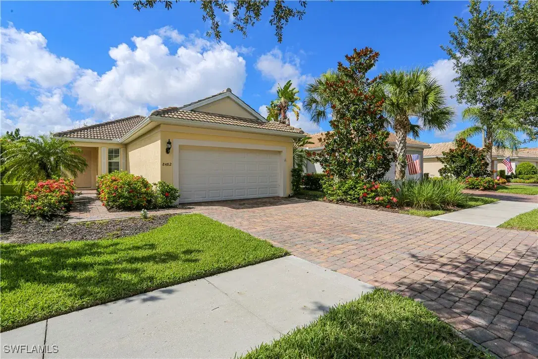 Picture of 8482 Karina Ct, Naples, FL 34114