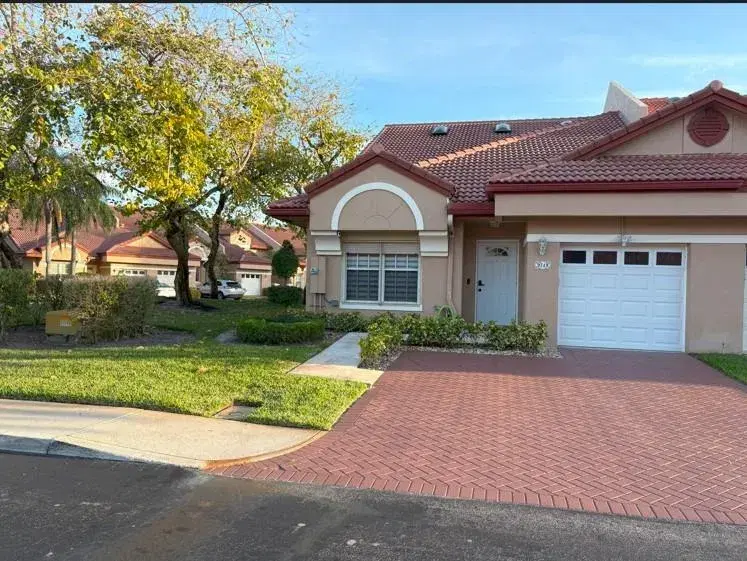 Picture of 9749 Malvern Dr 9749, Tamarac FL 33321