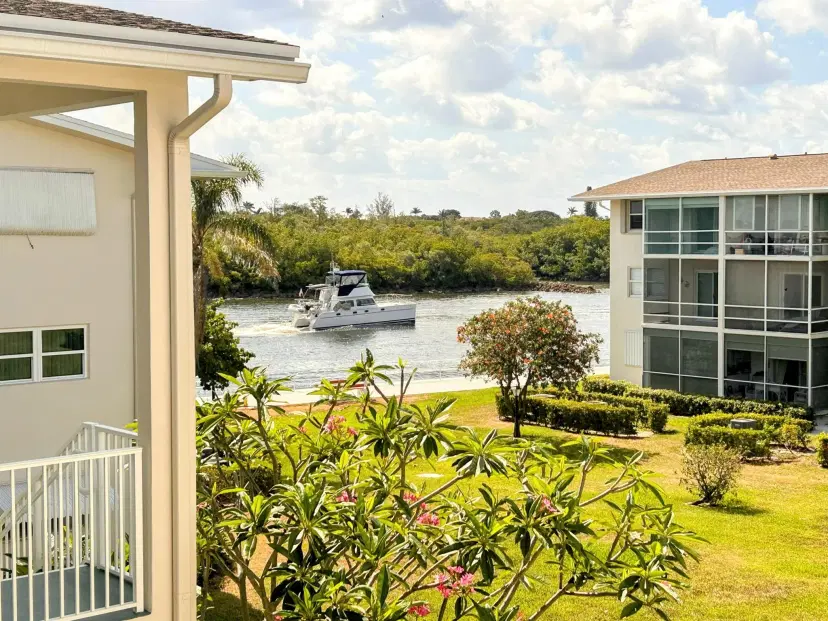 Picture of 450 Horizons E 305, Boynton Beach FL 33435