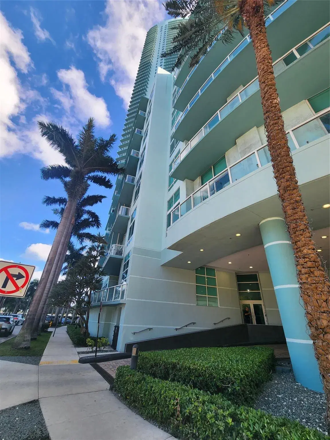 Picture of 1900 N Bayshore Drive 1012, Miami, FL 33132