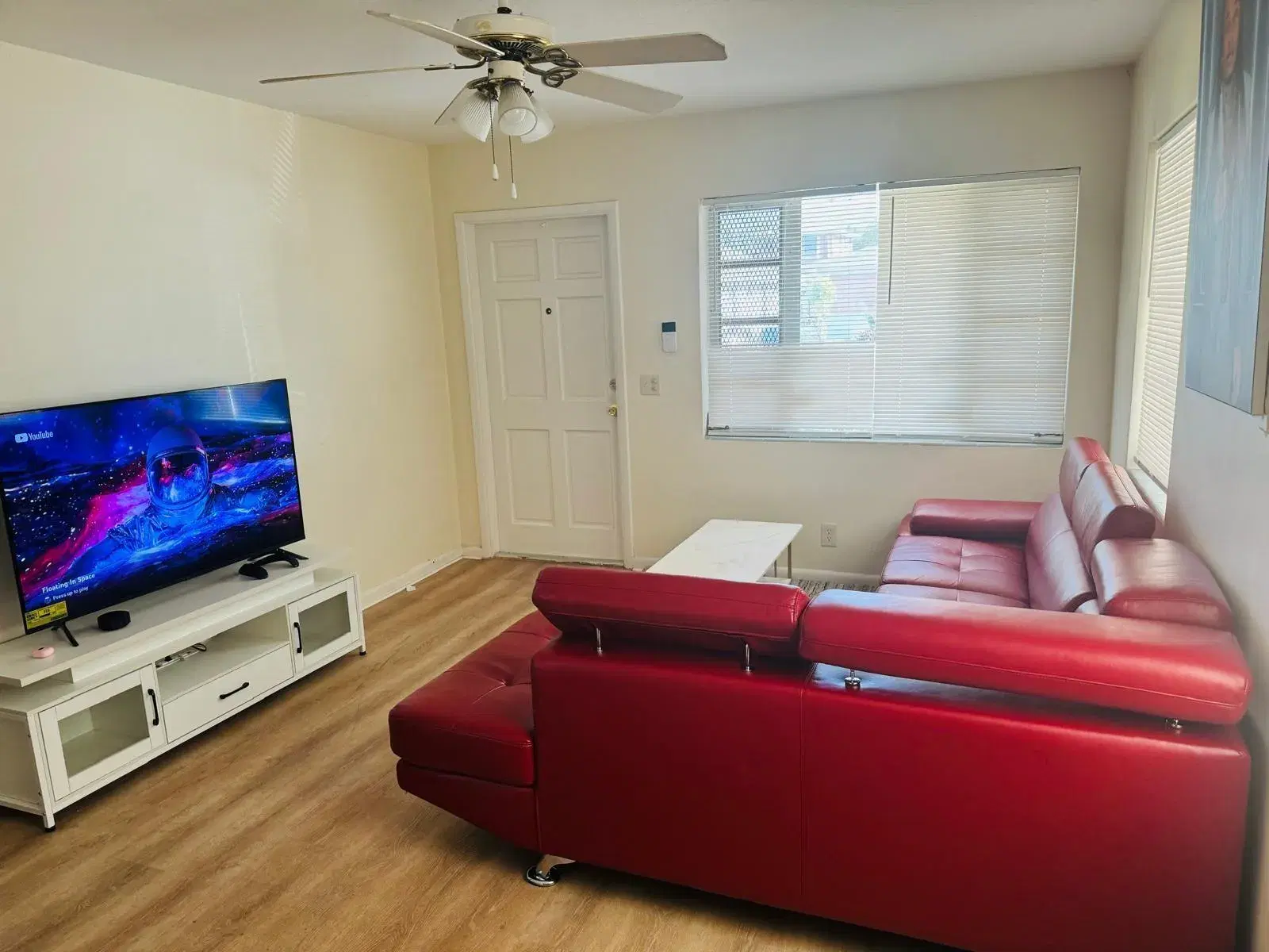 Picture of 958 W 4Th St, Riviera Beach, FL 33404