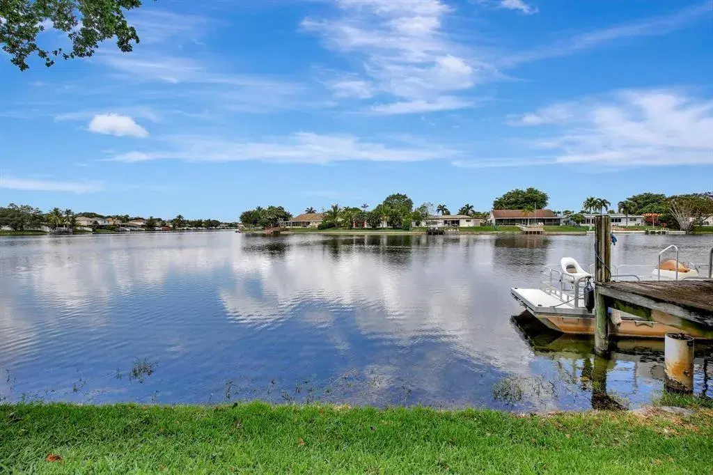 Picture of 1520 NW 113Th Way, Pembroke Pines, FL 33026
