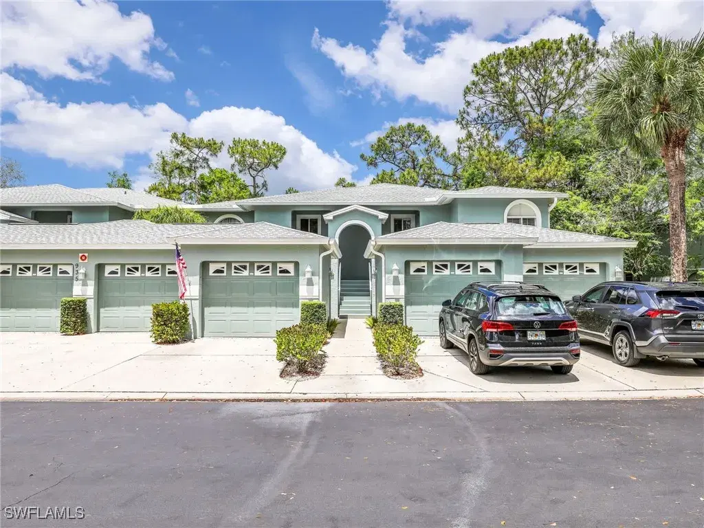 Picture of 935 New Waterford Dr F204, Naples, FL 34104