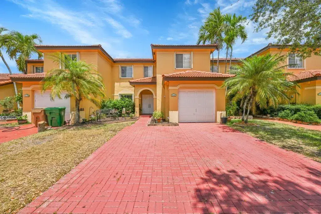 Picture of 14141 N Forest Oak Cir, Davie, FL 33325