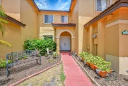 Picture of 14141 N Forest Oak Cir, Davie, FL 33325