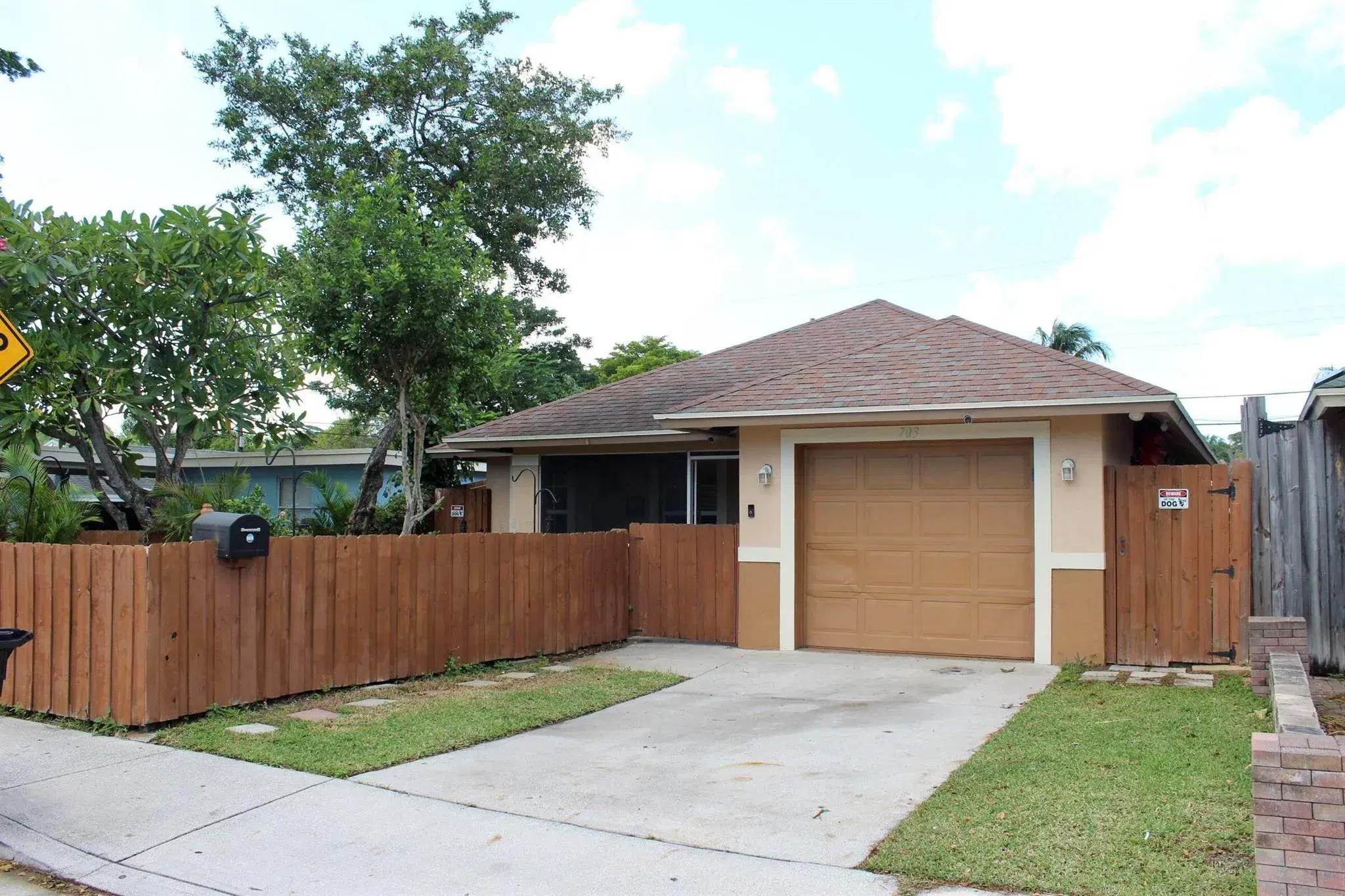 Picture of 703 S A Street S, Lake Worth Beach, FL 33460