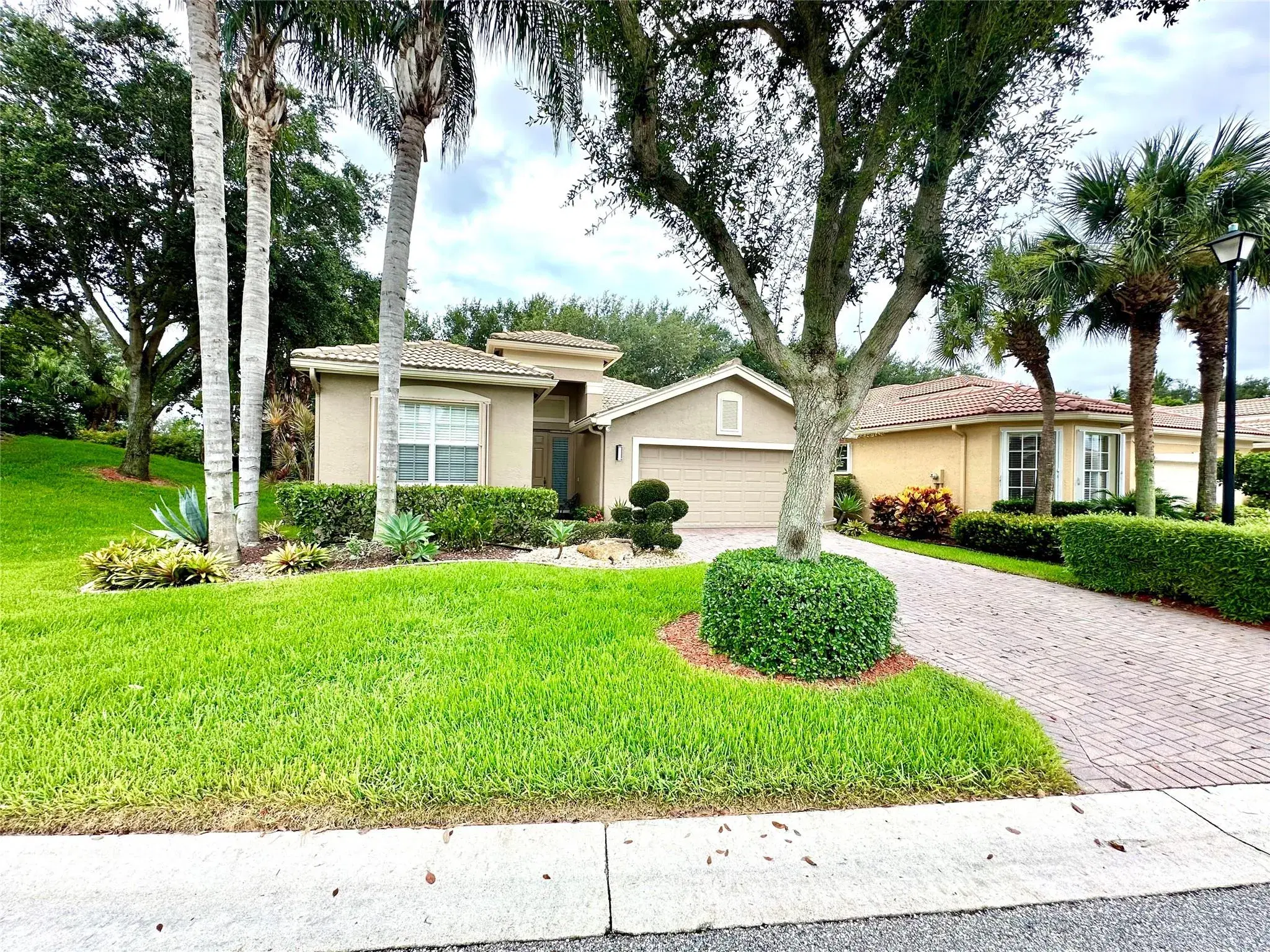 Picture of 7372 Twin Falls Dr, Boynton Beach, FL 33437
