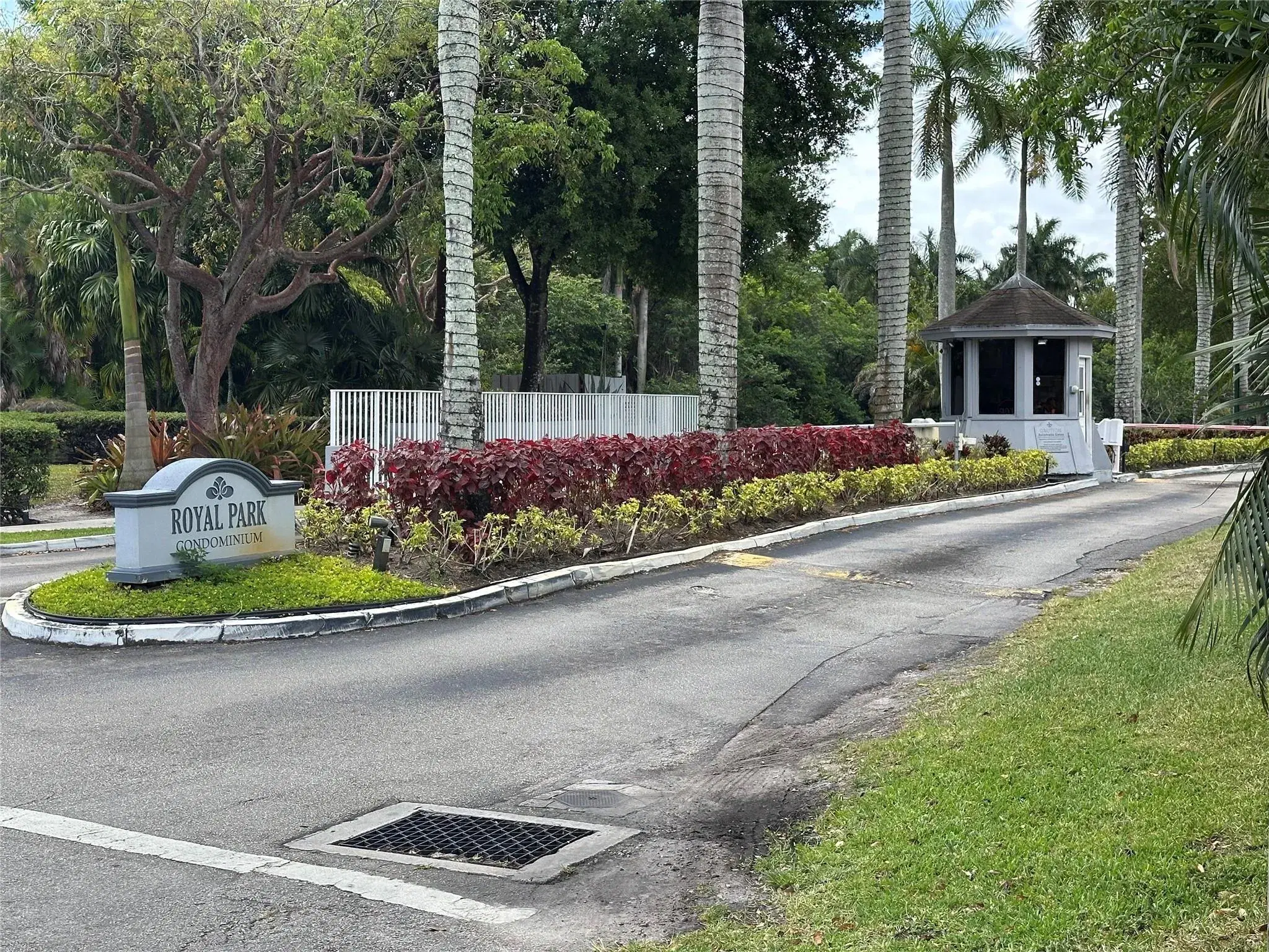 Picture of 117 Royal Park Dr 1F, Oakland Park, FL 33309