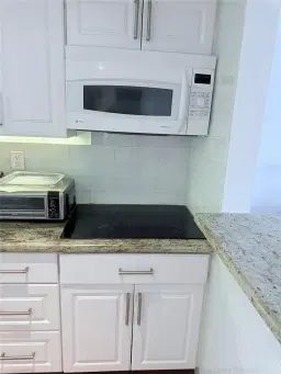Picture of 9540 Sunrise Lakes Blvd 308, Sunrise, FL 33322