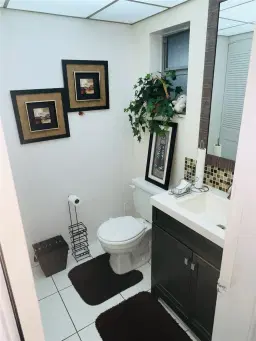 Picture of 9540 Sunrise Lakes Blvd 102, Sunrise, FL 33322