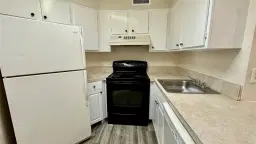 Picture of 211 Lake Pointe Dr 110, Oakland Park, FL 33309
