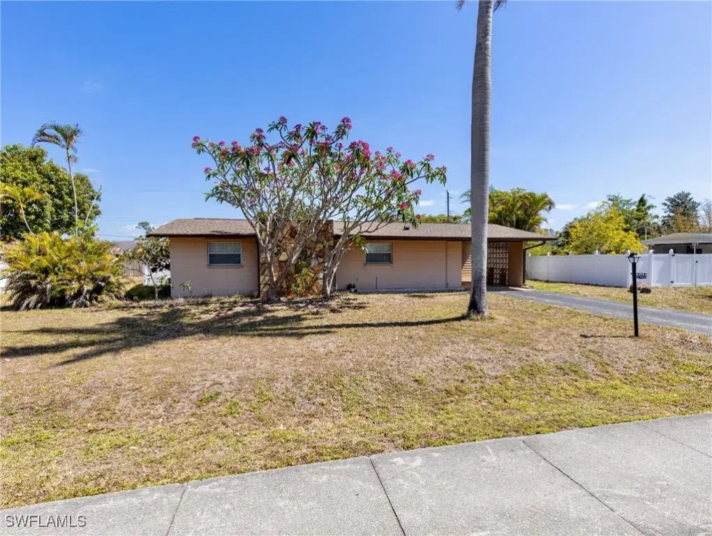 Picture of 2107 Woodland Blvd, Fort Myers, FL 33907