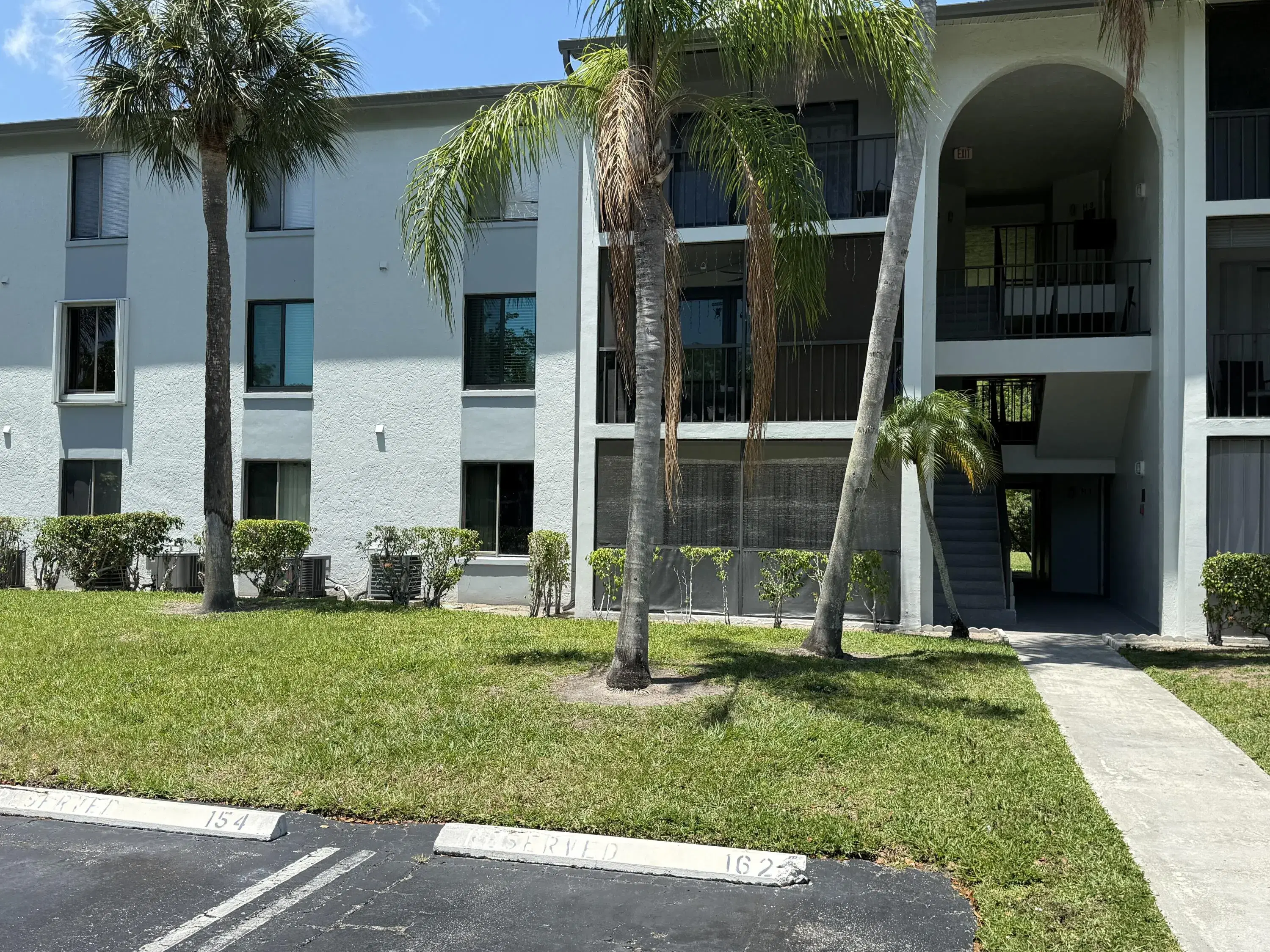 Picture of 1009 Green Pine Boulevard E1, West Palm Beach, FL 33409
