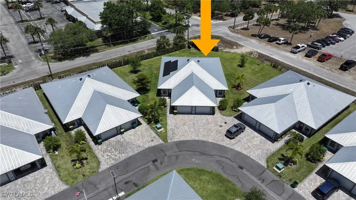 Picture of 168 Village Cir 9, Labelle, FL 33935