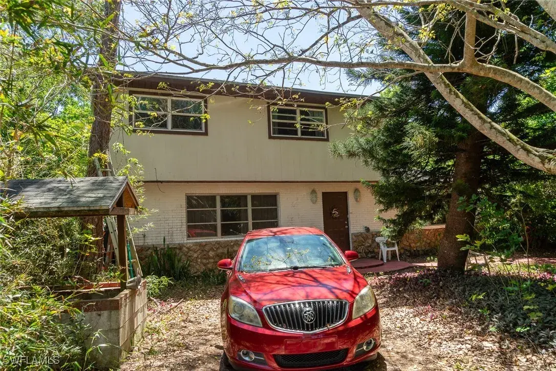Picture of 616 Sanctuary Rd, Naples, FL 34120
