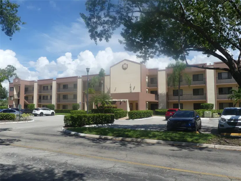 Picture of 10657 W Clairmont Cir 306, Tamarac FL 33321