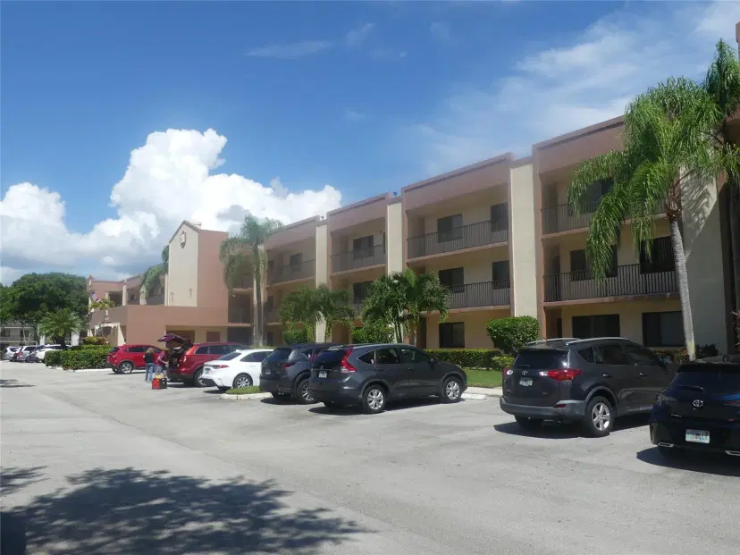 Picture of 10657 W Clairmont Cir 306, Tamarac FL 33321