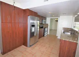 Picture of 7445 Bay Hill Dr 7445, Hialeah, FL 33015