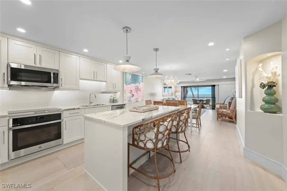 Picture of 1795 Middle Gulf Dr 302, Sanibel, FL 33957