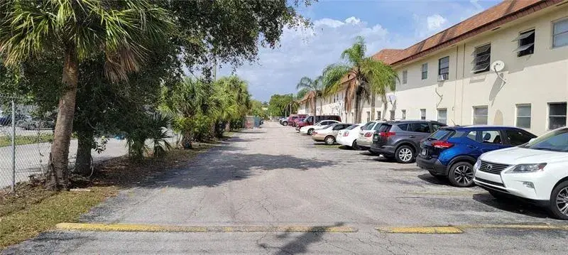 Picture of 4800 NW 24Th Ct D-102, Lauderdale Lakes, FL 33313