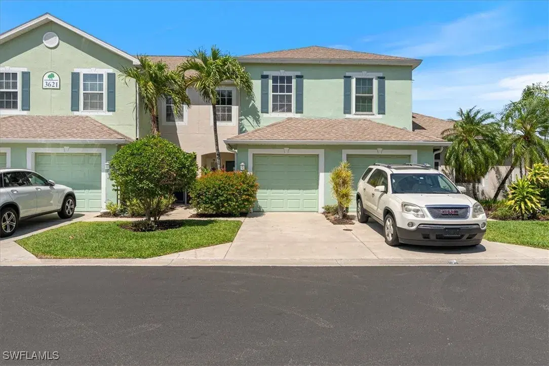 Picture of 3621 Pine Oak Cir 105, Fort Myers, FL 33916