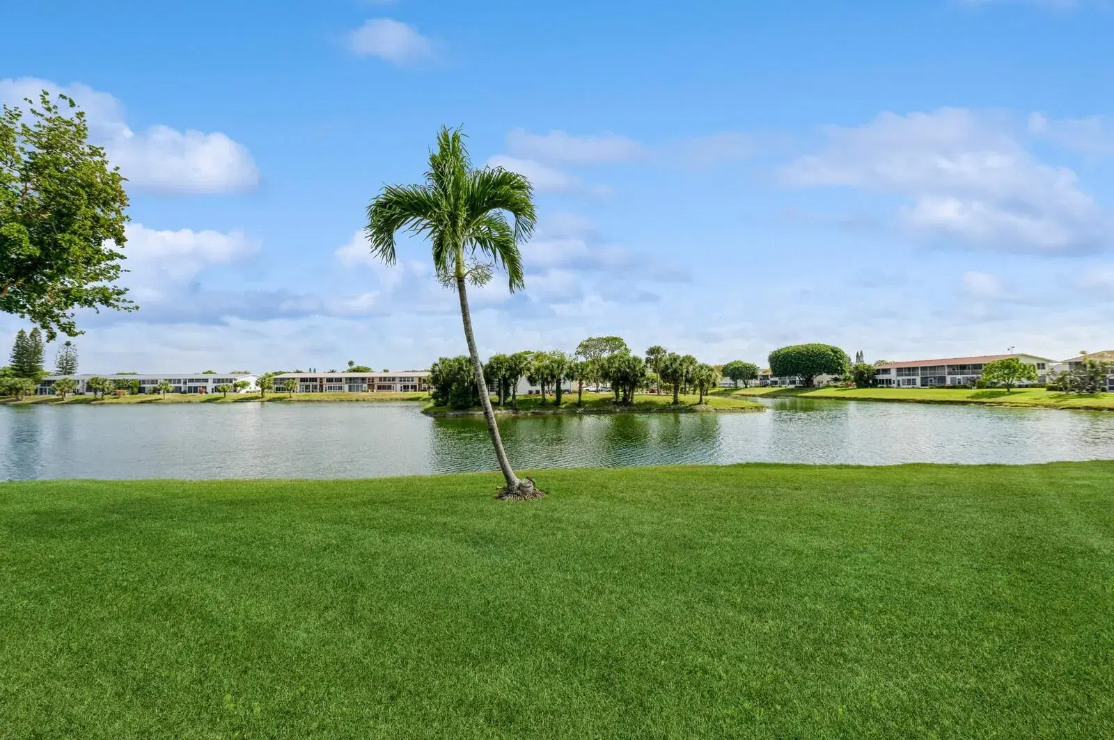 Picture of 118 Somerset F, West Palm Beach, FL 33417