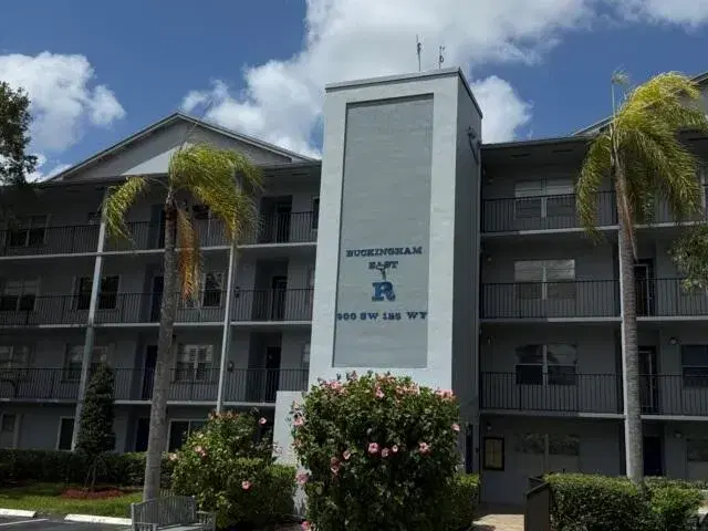 Picture of 900 SW 125Th Way 212, Pembroke Pines, FL 33027