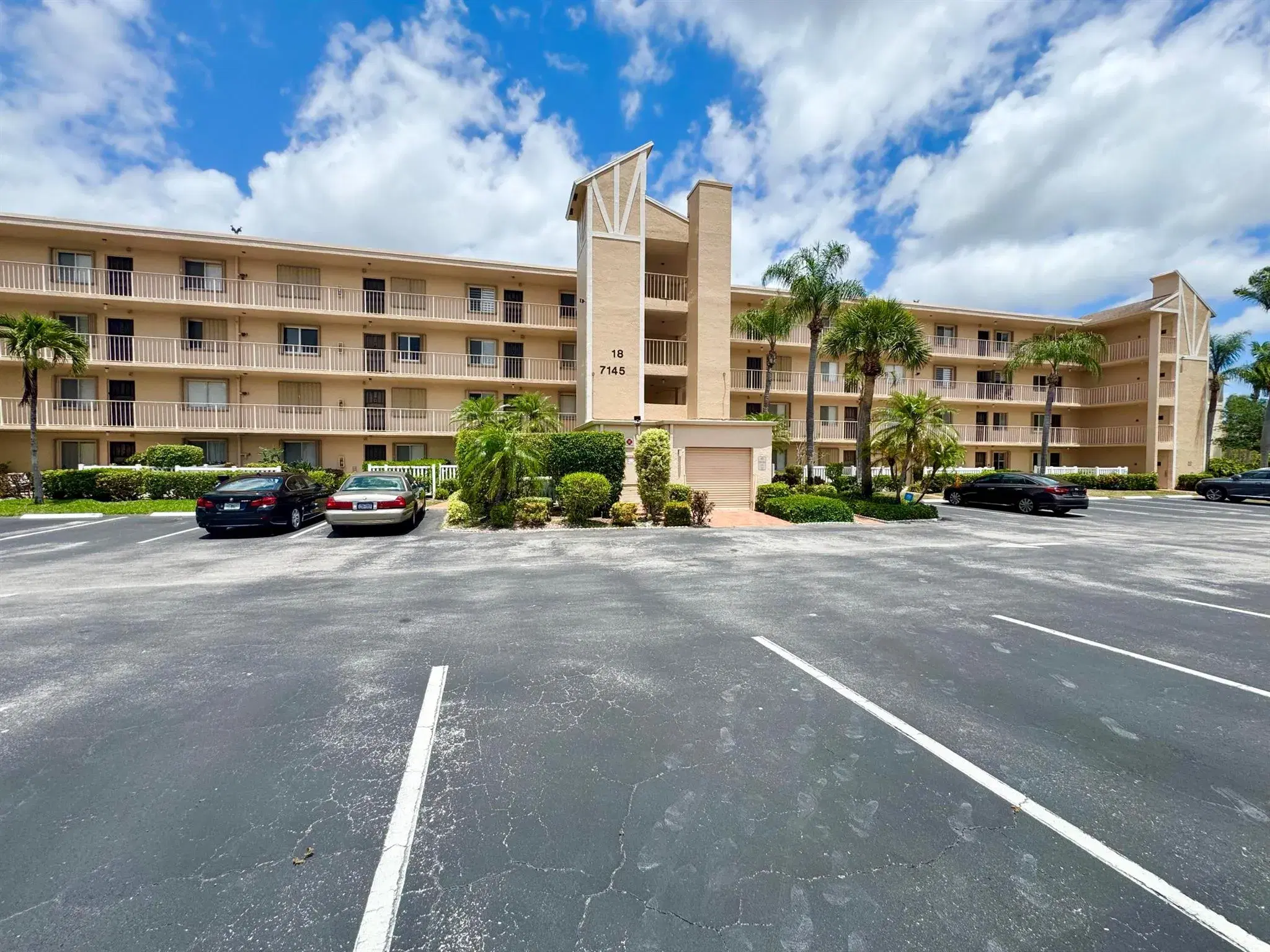 Picture of 7145 Huntington Lane 102, Delray Beach, FL 33446